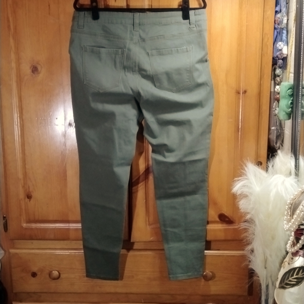 pants - Picture 2 of 3